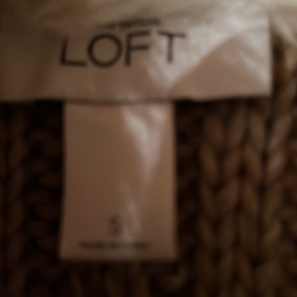 Loft sweater vest with faux fur collar. Size S - Picture 5 of 8